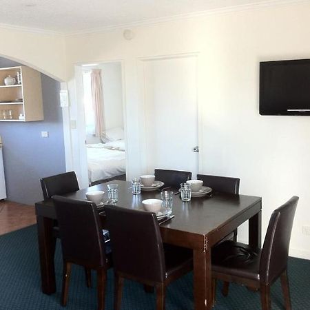 Hawks Inn Motel Upper Hutt Exterior foto